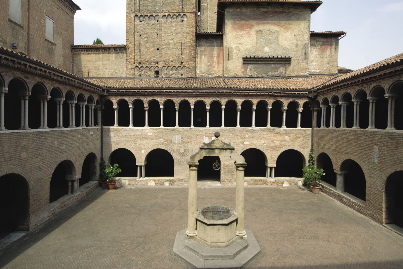 Cloister - Santo Stefano Basilicata, Bologna - picture by Gianpaolo Zaniboni